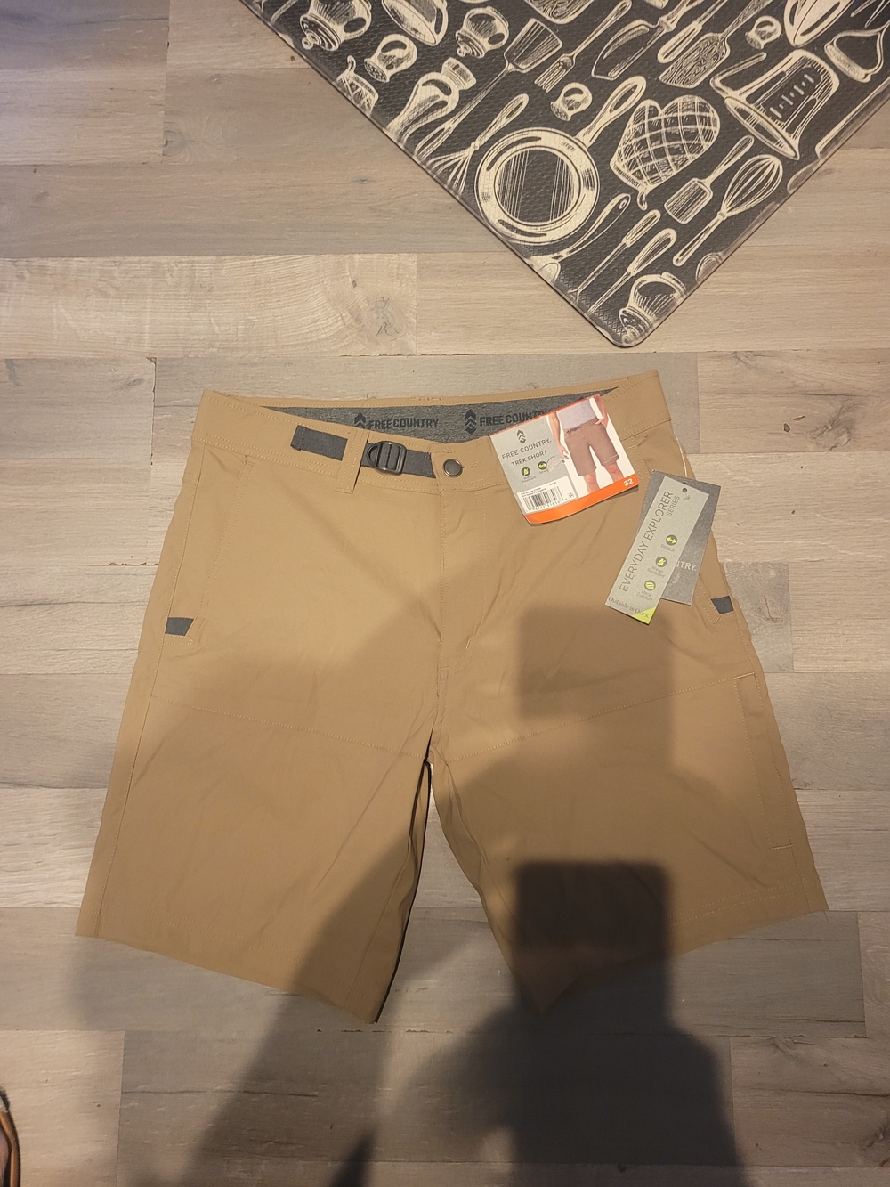 Free Country Men's Tan Outdoor Trek Shorts Size 32 Nwt